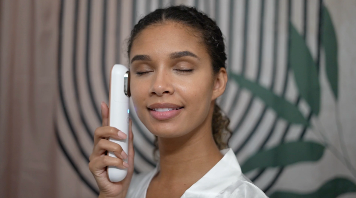 Woman using 4 in 1 Facelift Device from Mavian Beauty